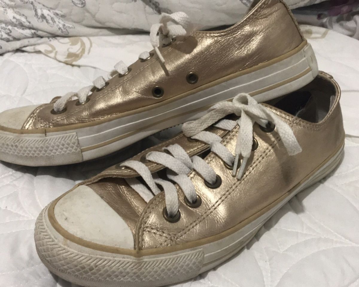 tênis all star dourado