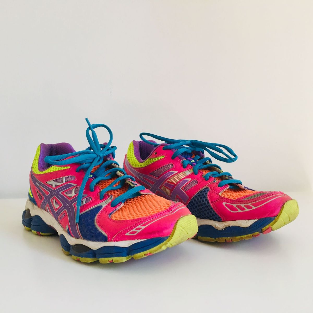 asics feminino colorido