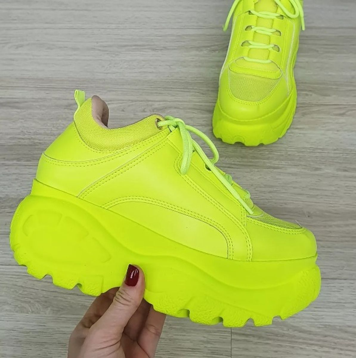tenis neon verde