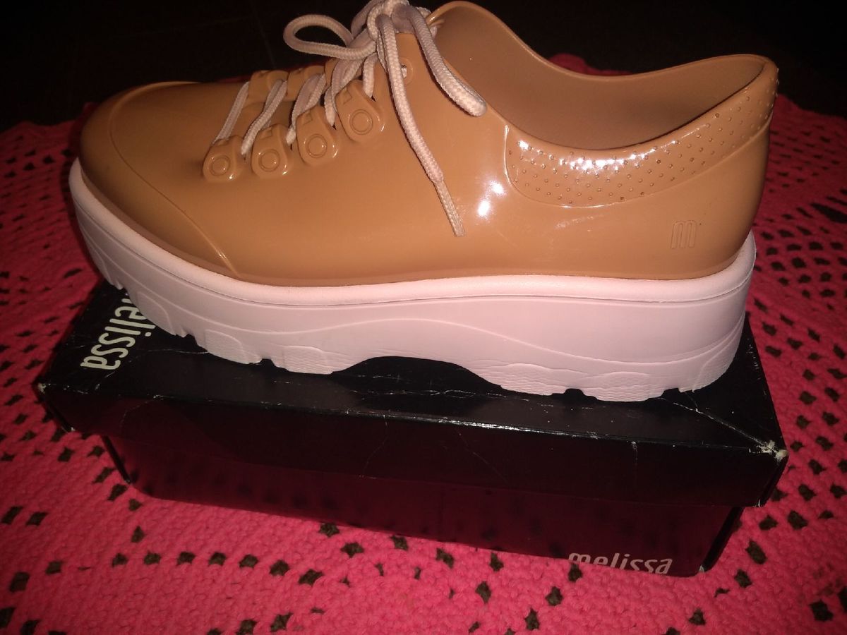 tenis melissa marrom