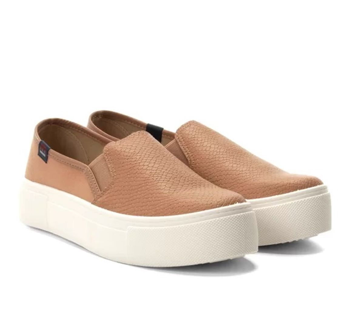 tenis slip on caixa alta