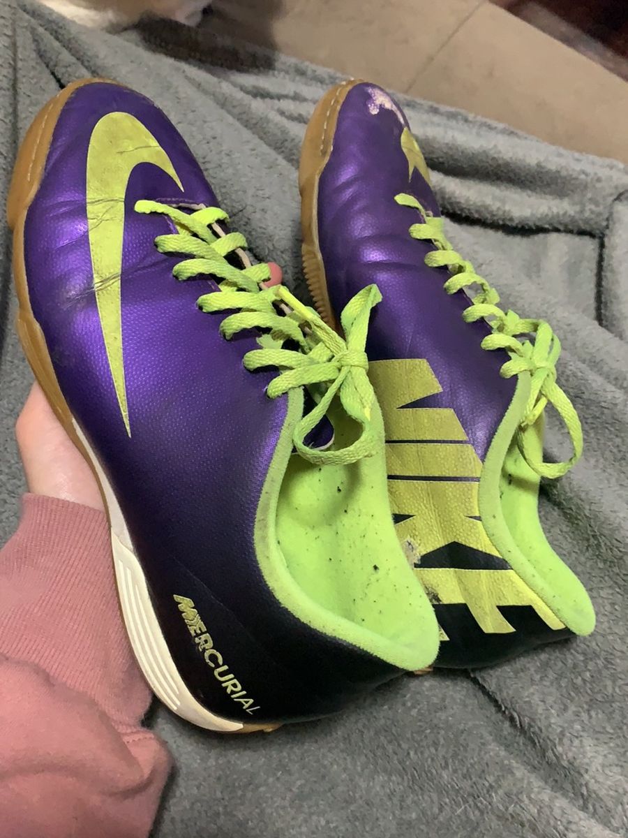 chuteira nike roxa e verde