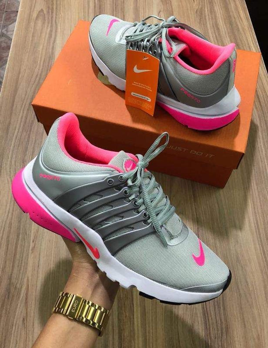 tenis nike cinza com rosa