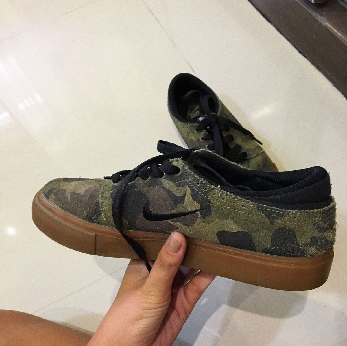 tênis camuflado nike