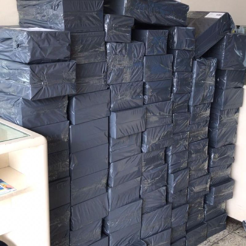 tenis vans com flor vermelha