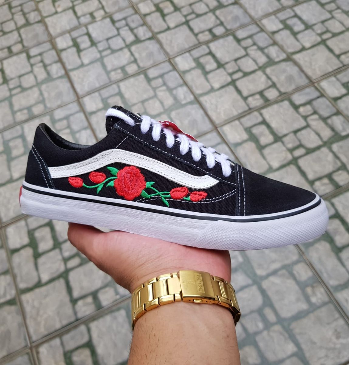 vans old skool com flor bordada