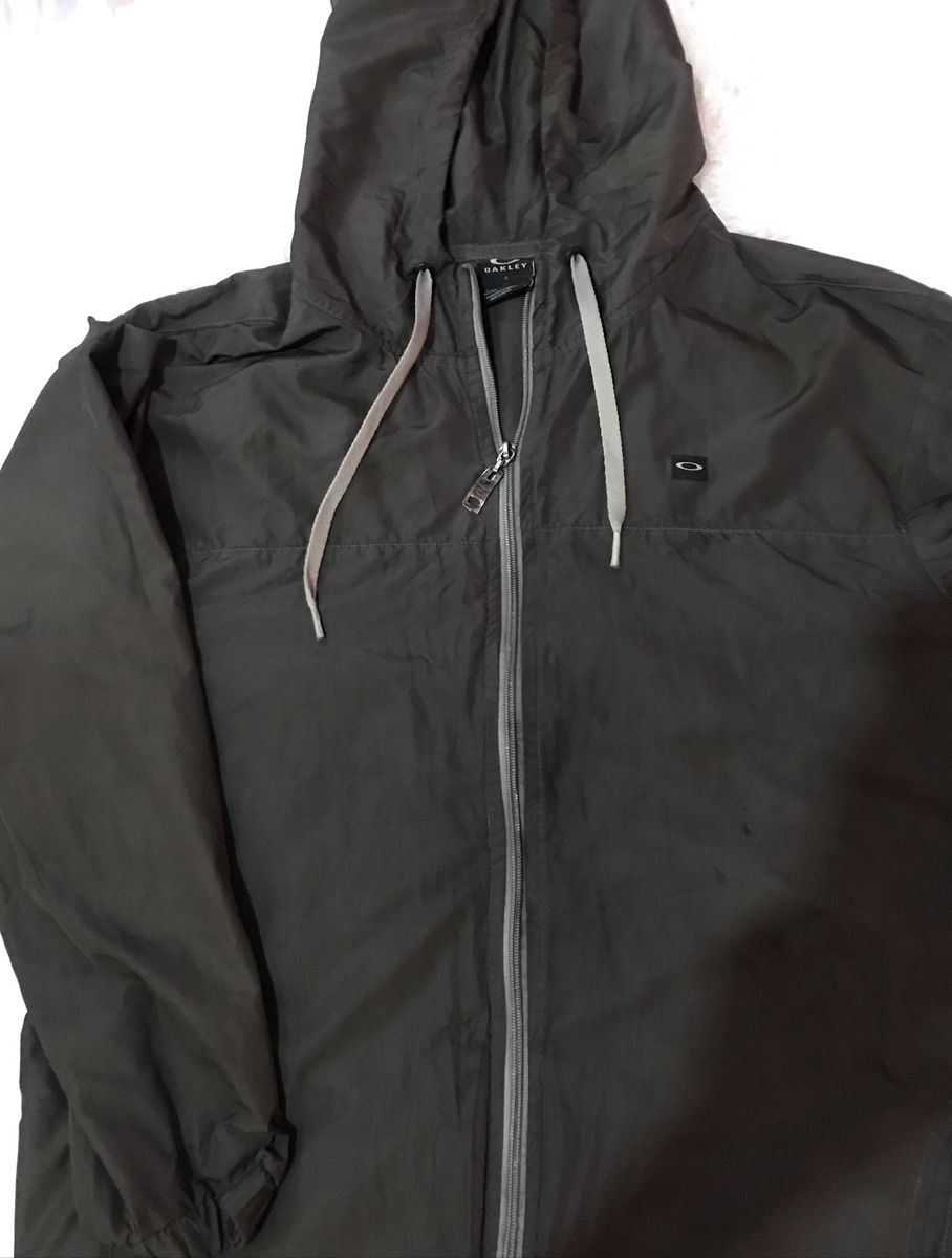 corta vento cinza oakley