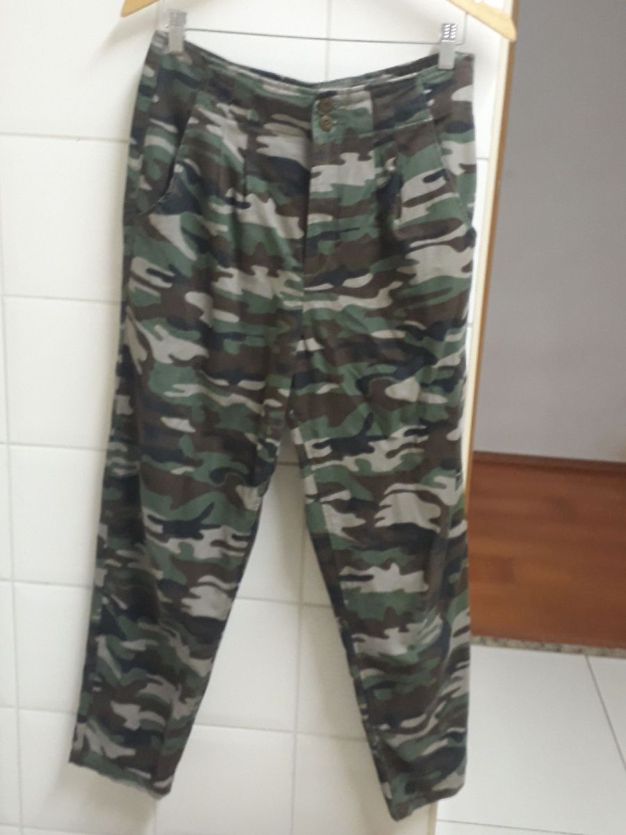 calça camuflada forever 21