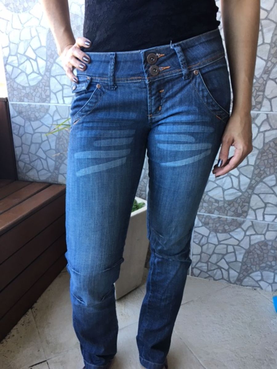 calça jeans reta cintura baixa