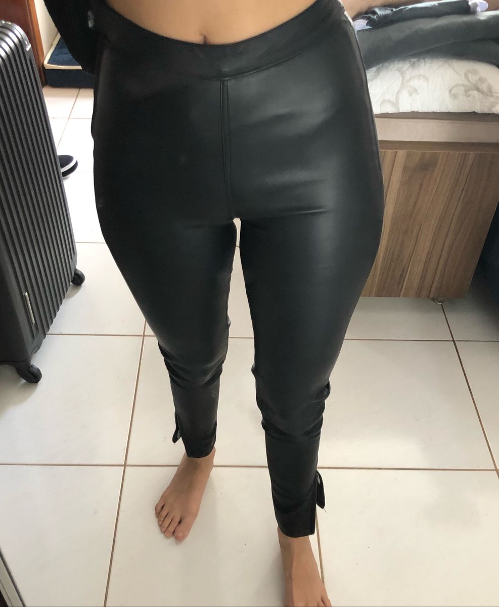 calça de couro feminina renner