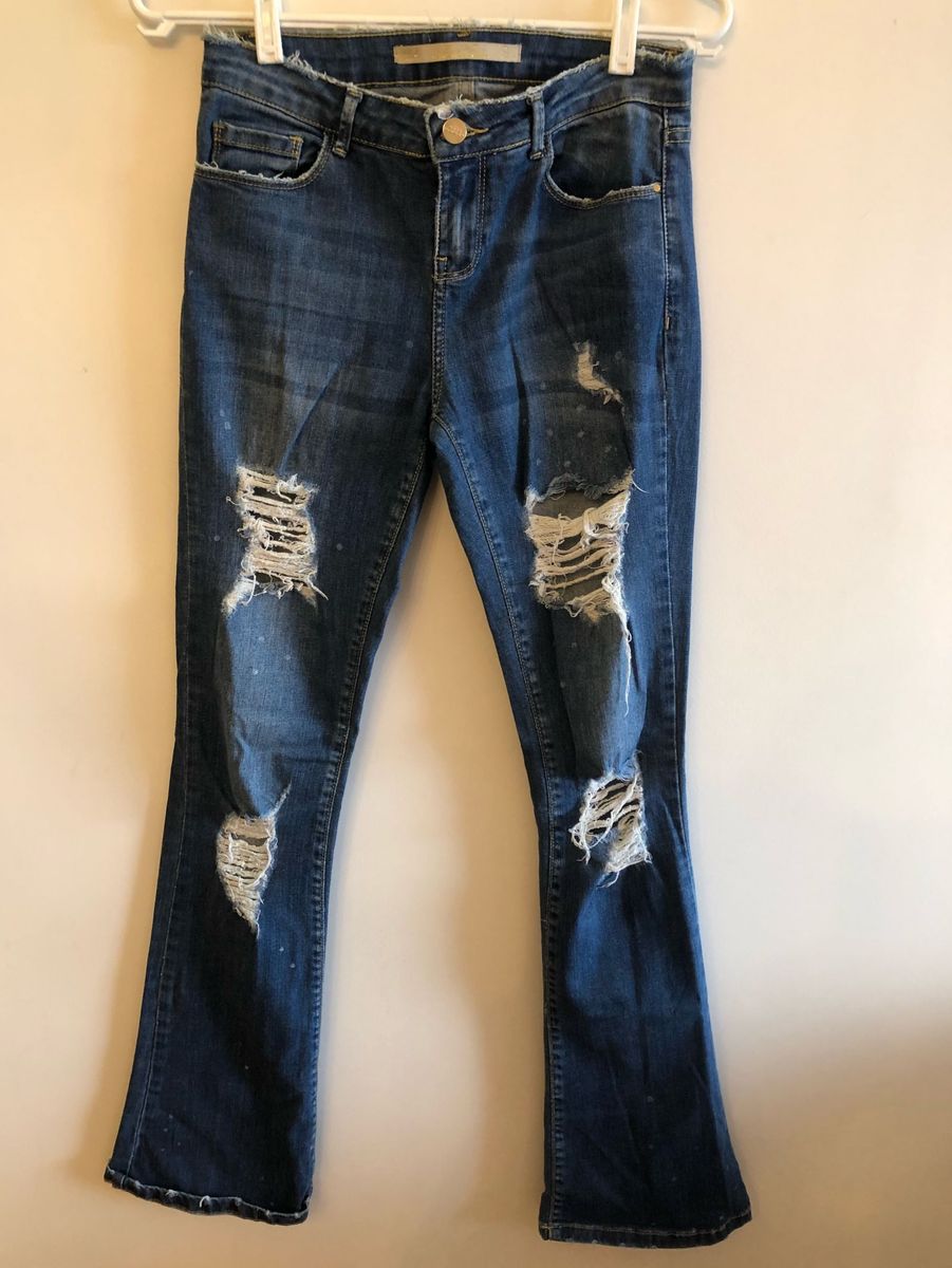 calça flare rasgadinha na barra