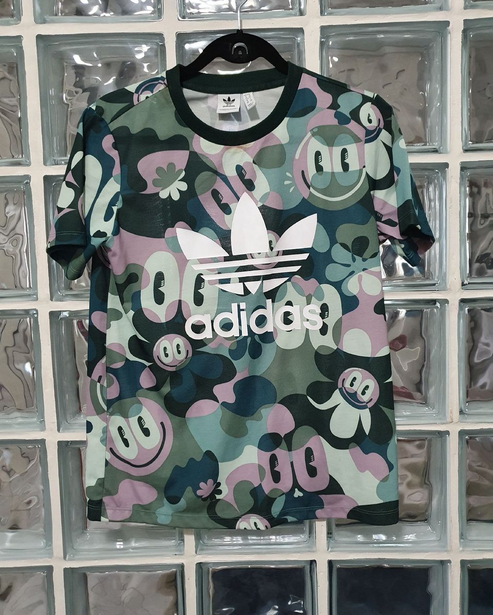 camiseta camuflada feminina adidas
