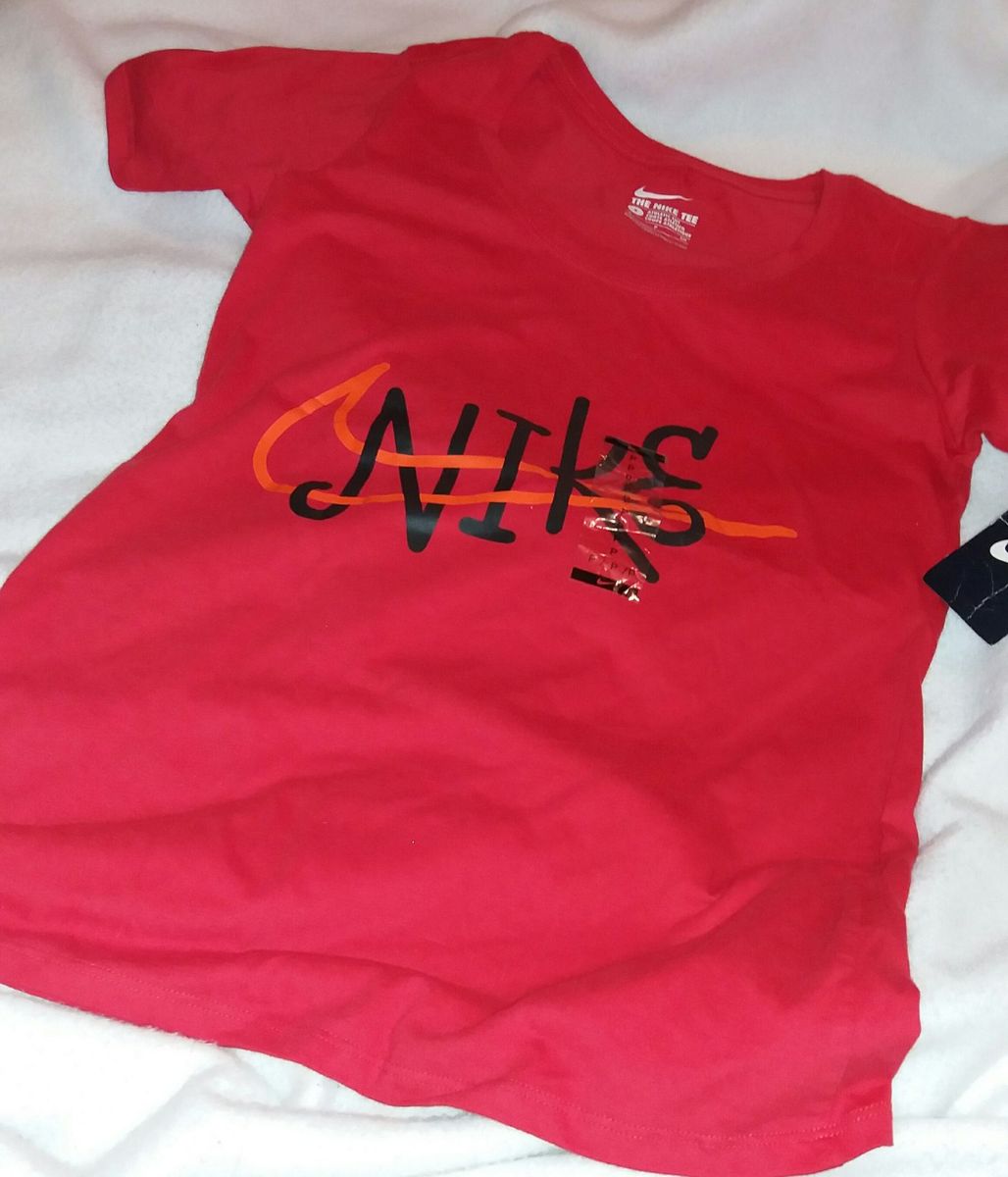 blusa vermelha nike
