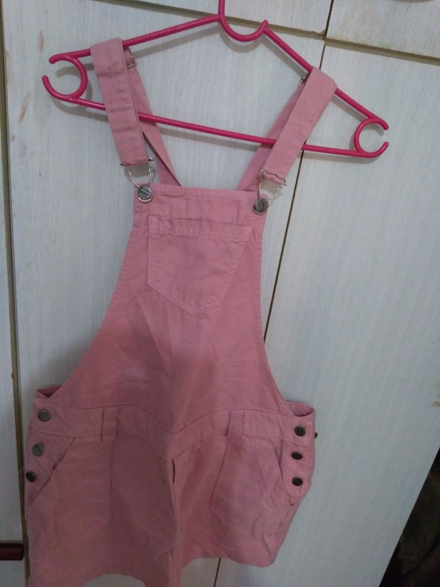 jardineira jeans rosa