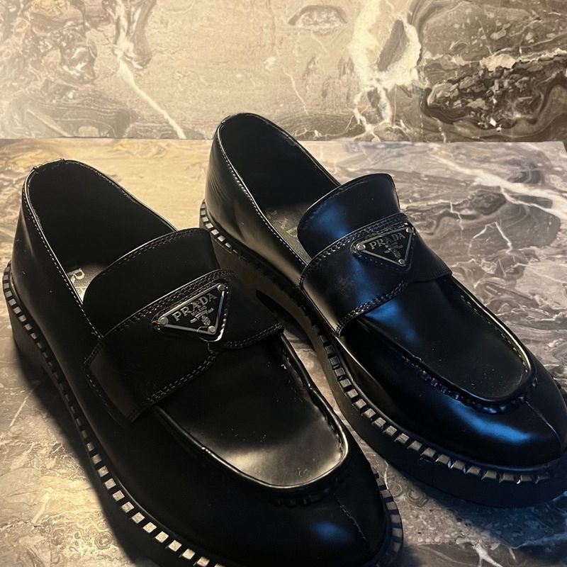 Mocassim Prada em Couro Escovado com Logo Triangular da Marca, Sapato  Masculino Prada Usado 97349974