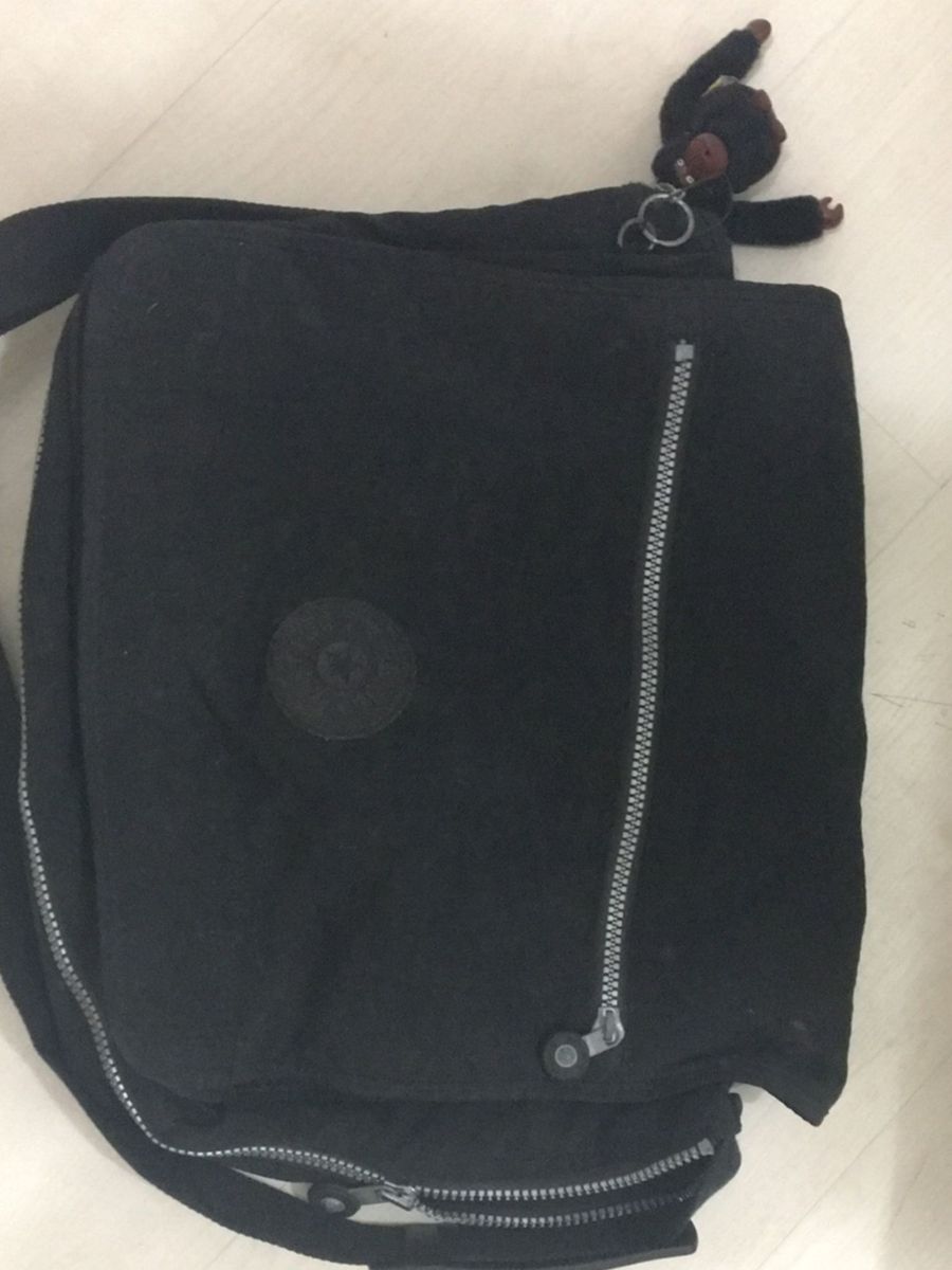 mochila feminina de lado
