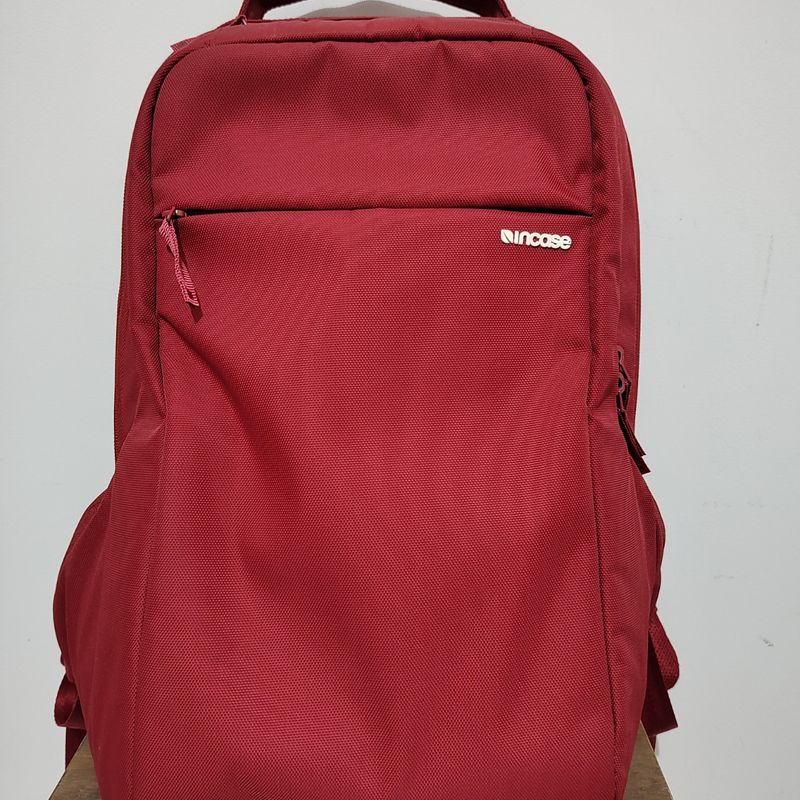 Mochila Incase Icon Slim Pack, Red, One Size Incase Usado