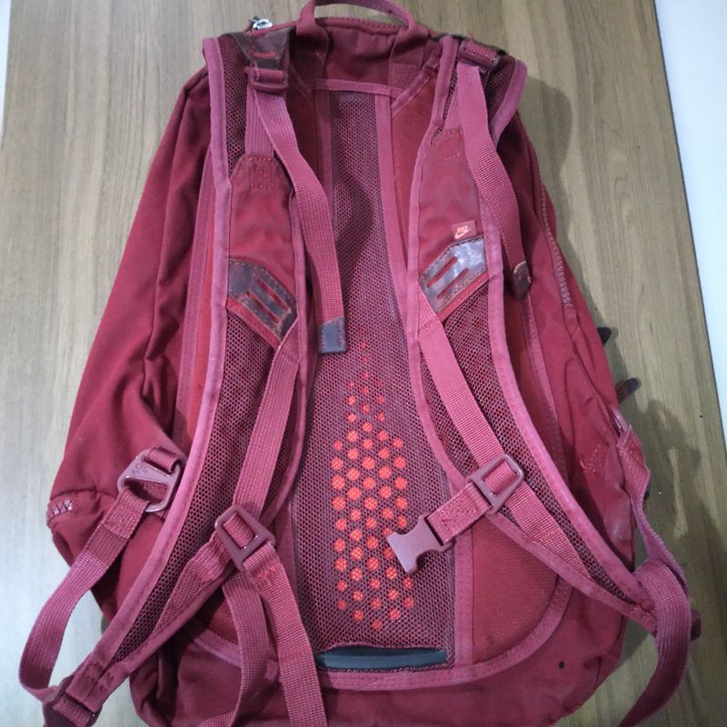 Mochila Nike Cheyenne Pursuit Bordô Leia a Descrição