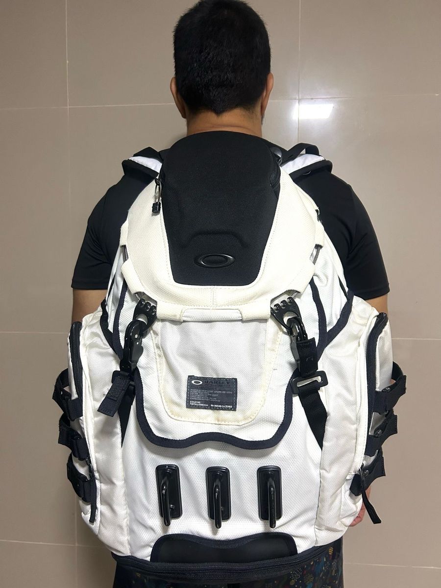 Mochila Oakley Kitchen Sink Branca Bolsa Masculina Oakley Usado  97867549 enjoei