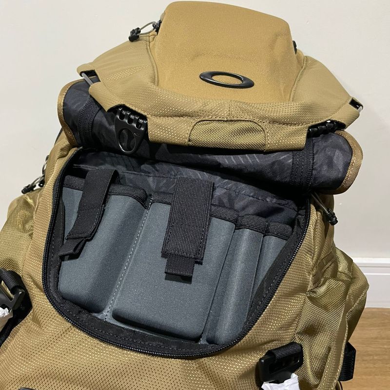 Mochila Oakley Kitchen Sink Total Coyote Original Nova | Oakley