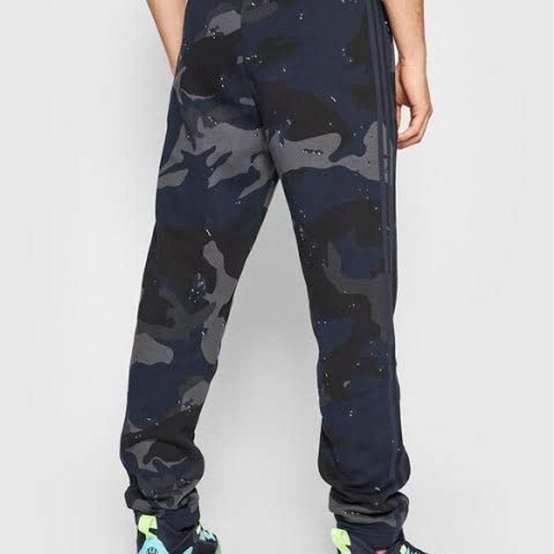 Calça jogger best sale adidas camuflada