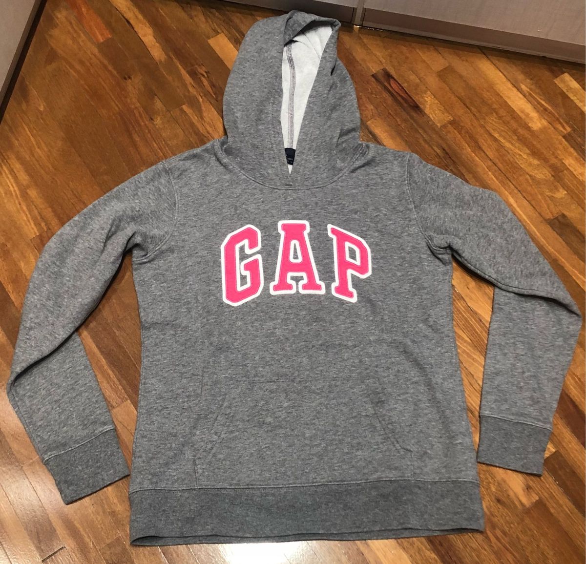 blusa da gap cinza