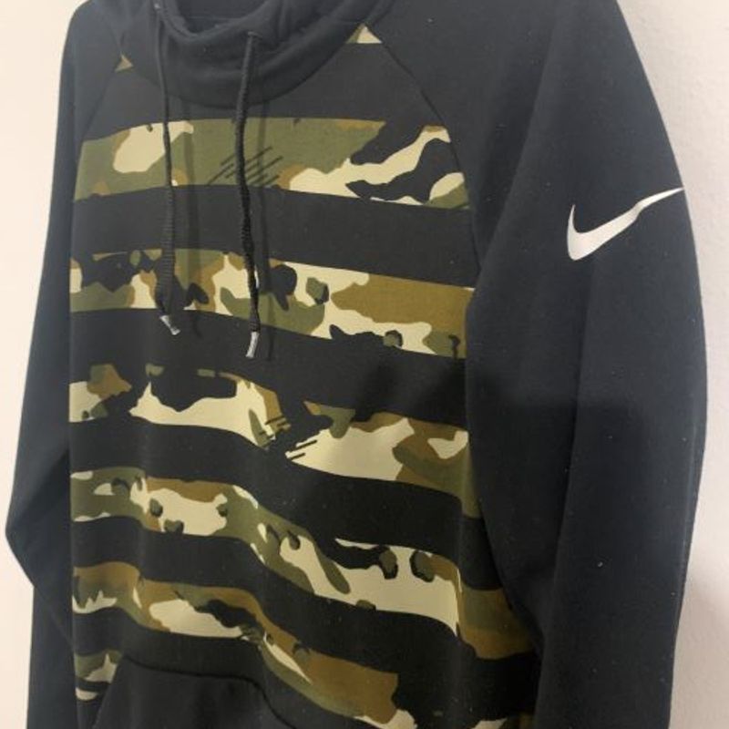 Nike dri store fit camo hoodie