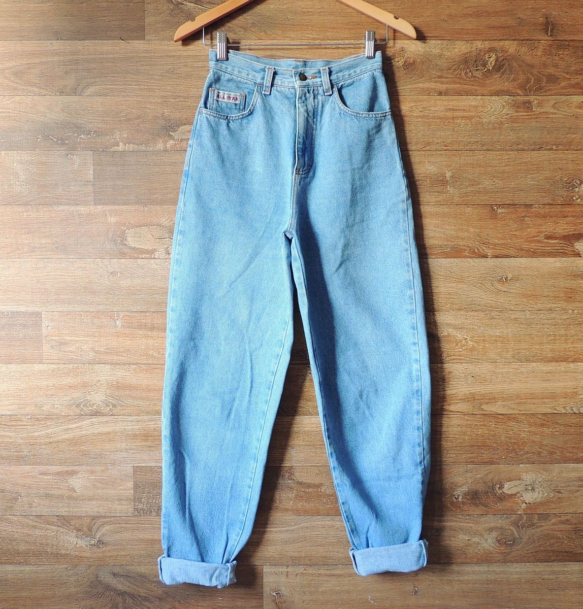 mom jeans com all star