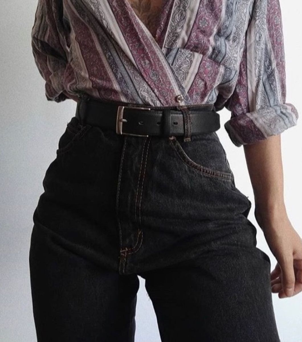 calça mom jeans preta