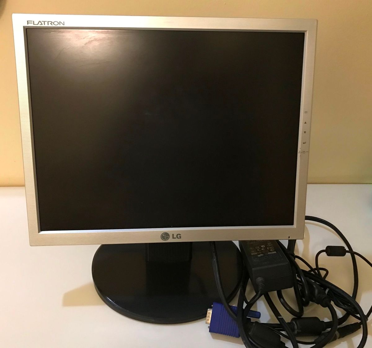 gambar monitor LG flatron L1553s-sf