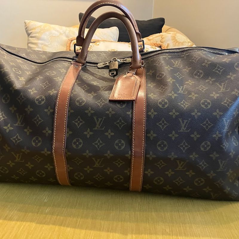 LOUIS VUITTON - Uma bolsa de viagem e uma bolsa de mão em bom