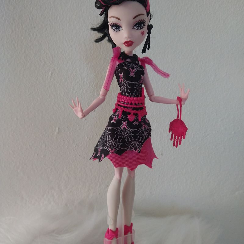 Monster High Draculaura - Autobrinca Online