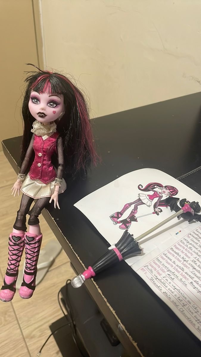 Boneca Monster High Draculaura Clássica Original Mattell - Desapegos de  Roupas quase novas ou nunca usadas para bebês, crianças e mamães. 212963