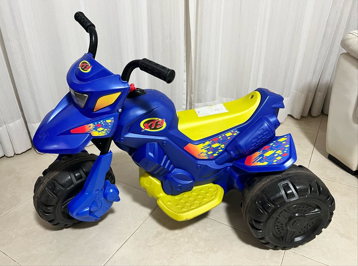 Moto Elétrica Infantil Gatinha 2 Marchas Bandeirante