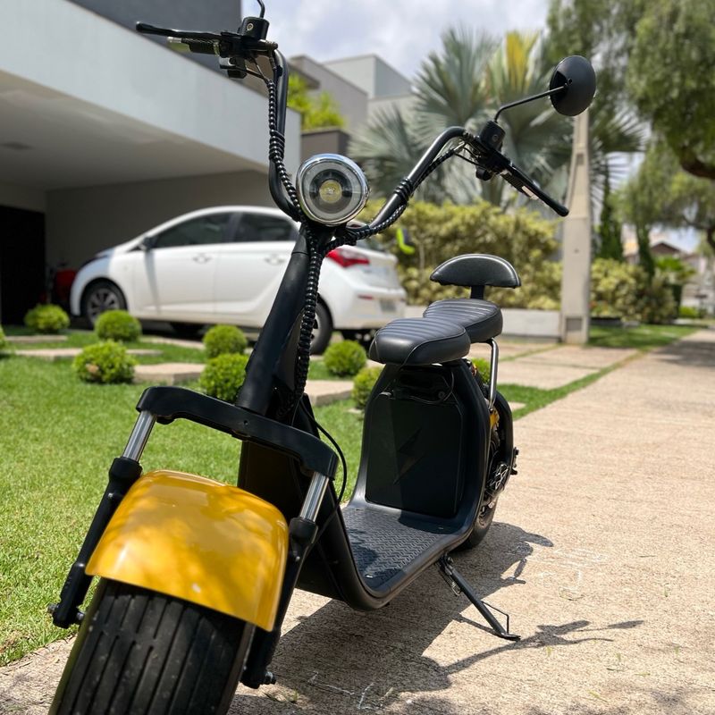Scooter elétrica tem jeitão de moto grande, Automania