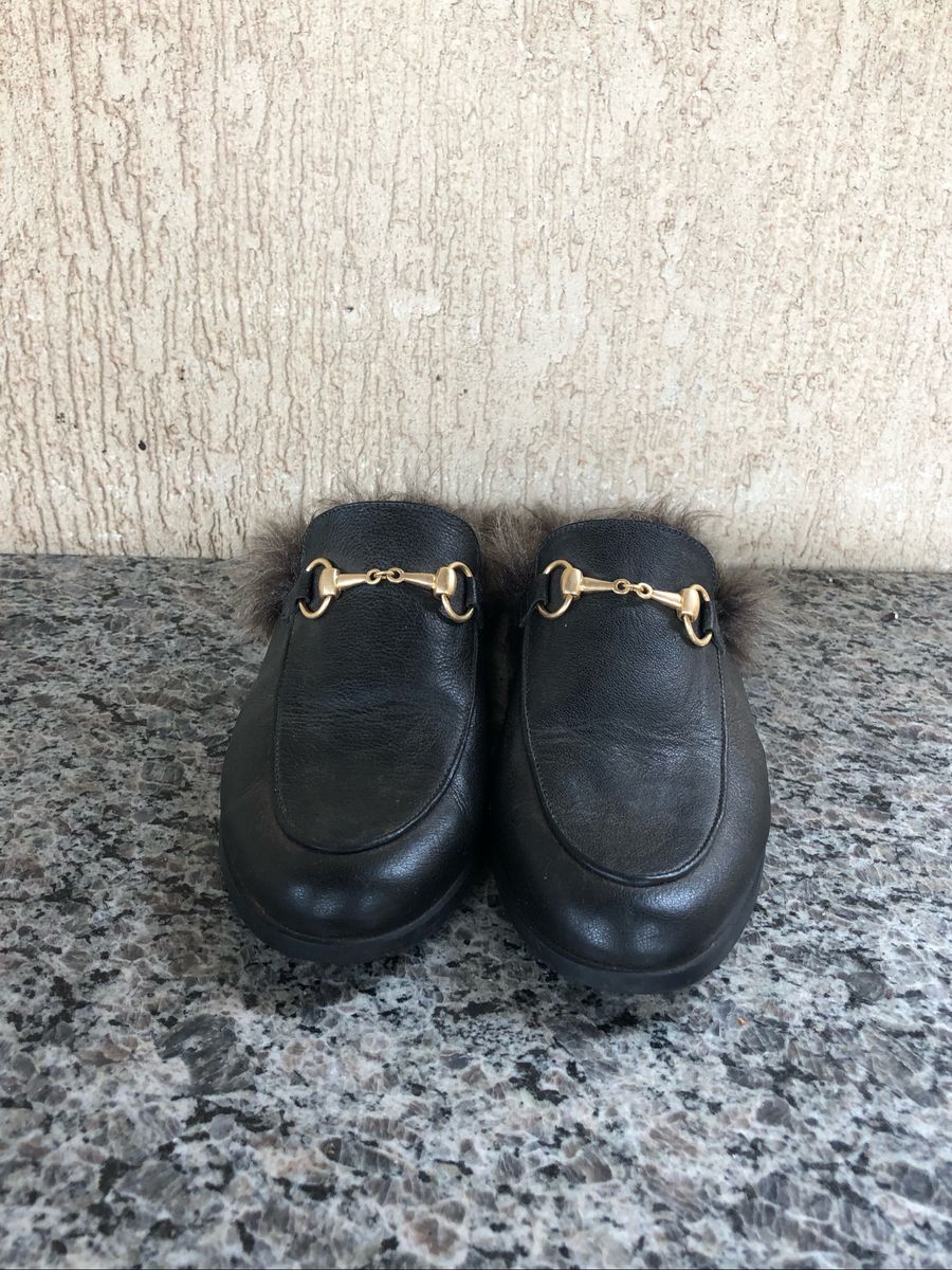 sapato mule com pelinho