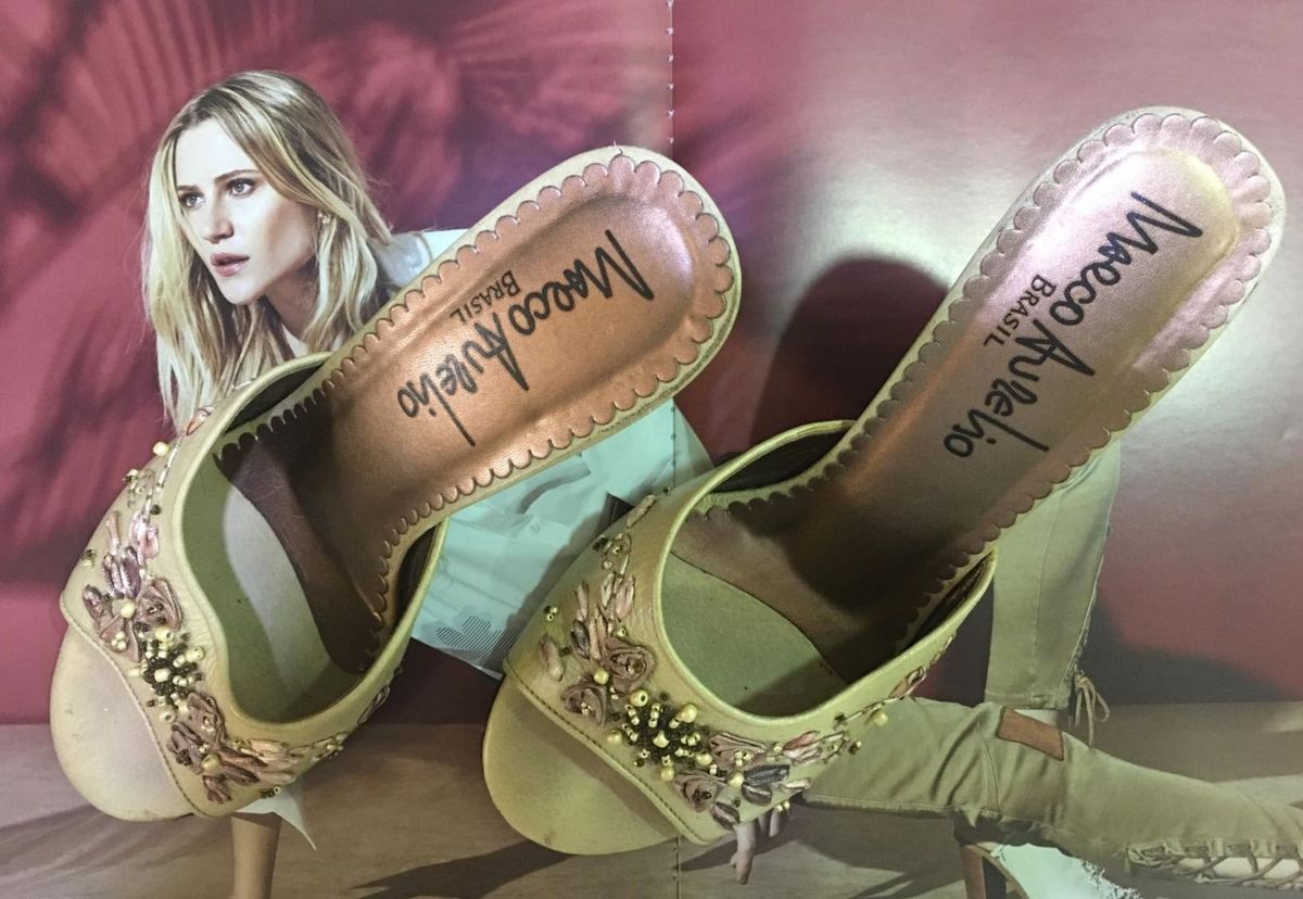 mule com salto anabela