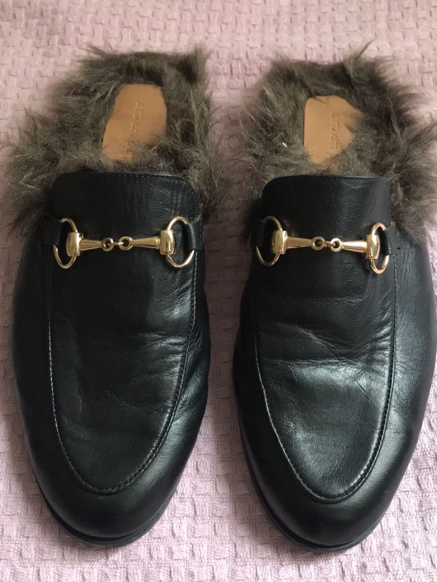 sapato mule com pelinho