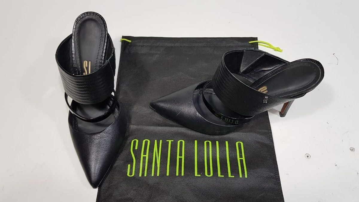 scarpin santa lolla bico fino preto