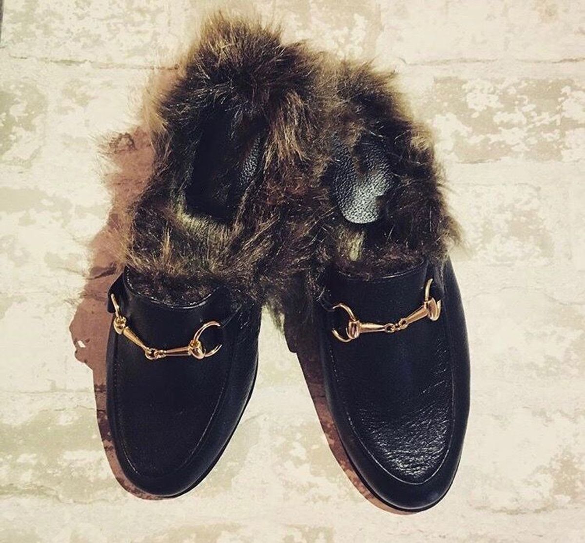 sapato mule com pelinho