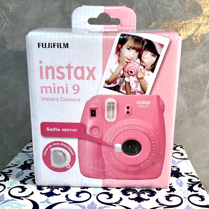 polaroid camera flamingo pink