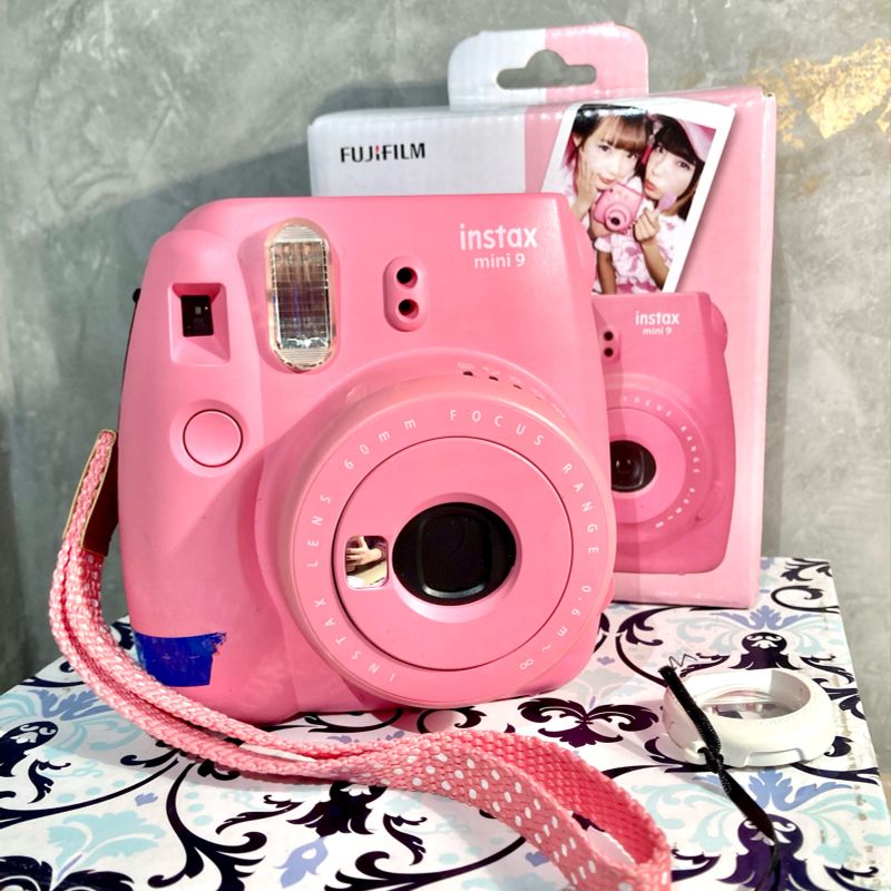 polaroid camera flamingo pink