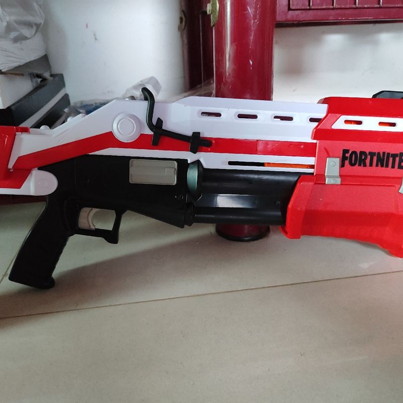 ESPINGARDA NERF FORTNITE (BRINQUEDO DE ARMAS PARA CRIANÇAS) em segunda mão  durante 22 EUR em Campo Olivar na WALLAPOP