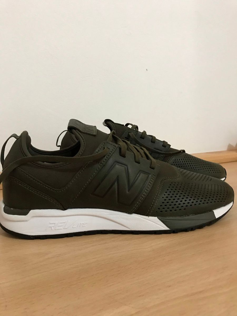 tenis new balance 247 luxe em couro preto