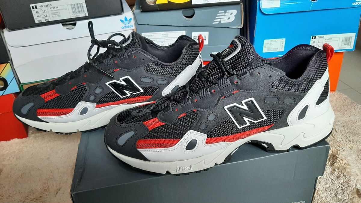 Tenis new balance 827 hot sale cinza