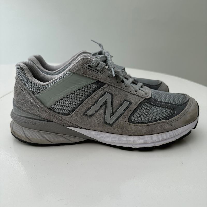 V5 new balance store 990