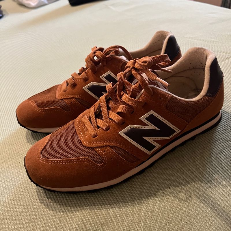 New balance retro marrom best sale