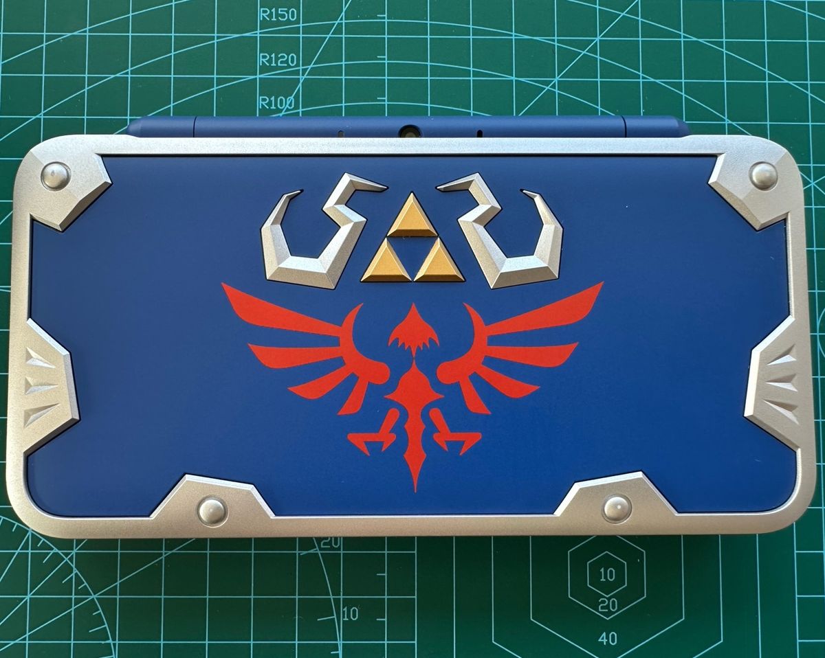 New Nintendo 2ds Ll Hylian Shield Edition - Desbloqueado- Completo