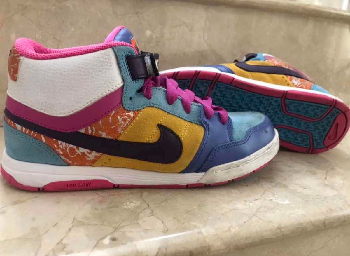 tênis da nike colorido