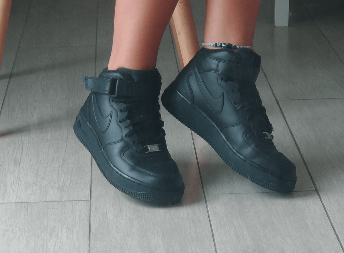 nike air force 1 mid preto